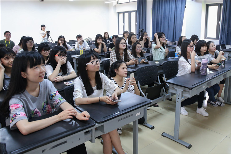 20160504我院学子体验和服穿搭 感受日本文化魅力 叶晓晖摄 (4).JPG