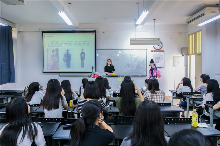 20160504我院学子体验和服穿搭 感受日本文化魅力 叶晓晖摄 (2).JPG