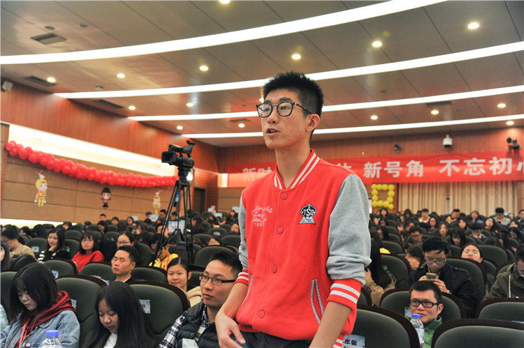 20171125校媒同学分享在传媒单位工作心得 陈可涵摄 (2).jpg