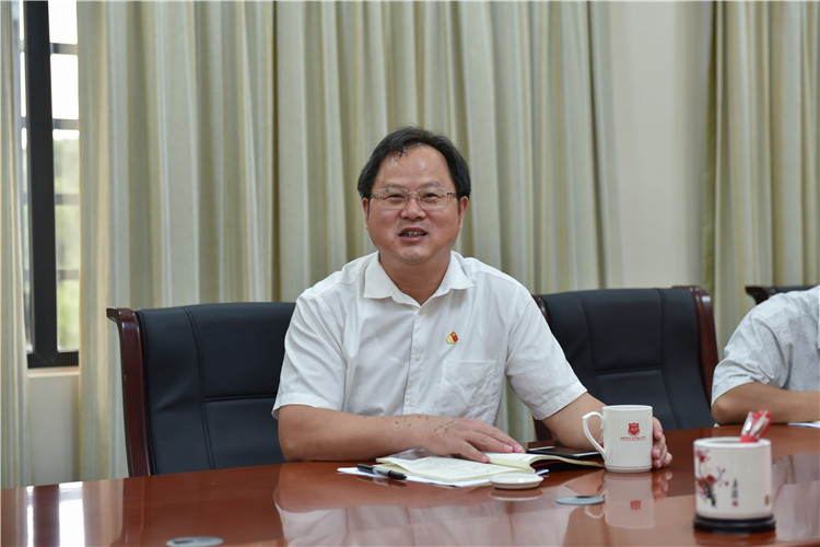 20191009开云手机入口“不忘初心,牢记使命”主题教育集中学习调研 第四专题牢记为民宗旨张华荣院长 林响摄 (2).JPG