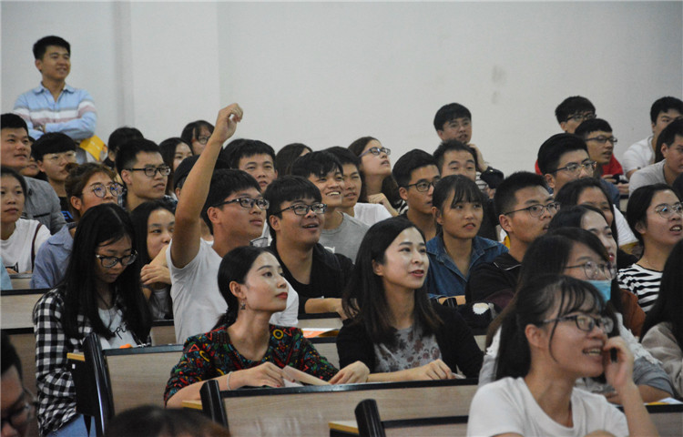 学生与主持人互动 蔡义源.JPG
