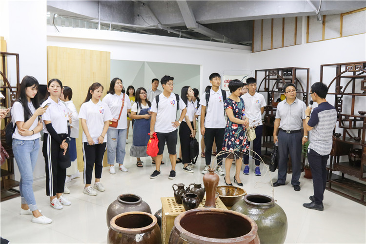 20180706 经法实践队参观电子商务园 陈泽.JPG