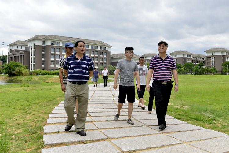 20160708学院领导带队开展校区安全大检查1.jpg