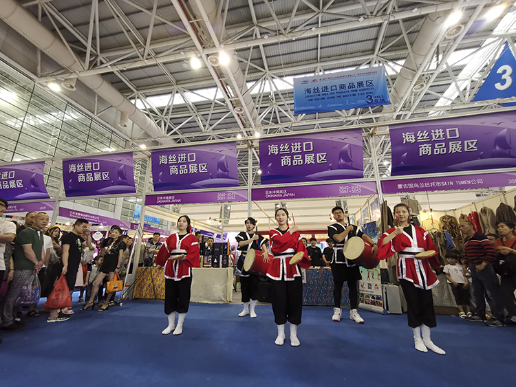 20190518外语系太鼓队舞动海交会 .jpg