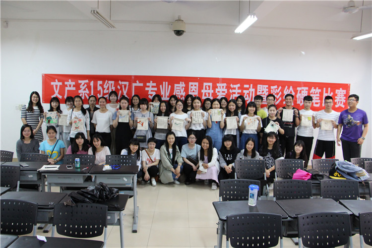 20160504我院文产学子手绘环保袋 书写感恩 林洁摄 (5).JPG