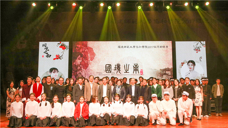 20171206信技系晚会 林小毳 大合照.JPG
