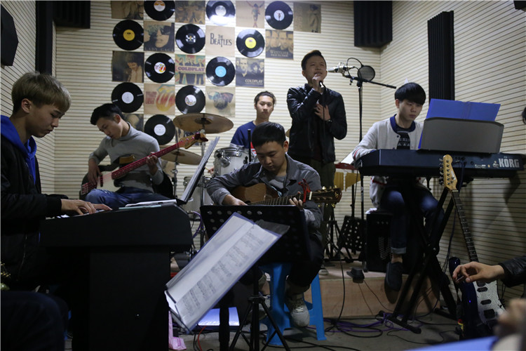 20160317两高校电声乐队交流音乐编曲及乐队建设 叶晓晖 摄 (1).JPG