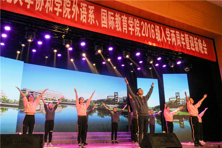 教师风采秀《《Nothing is impossible》吴咏婕 颜丽婷 陈诗雅 摄.JPG