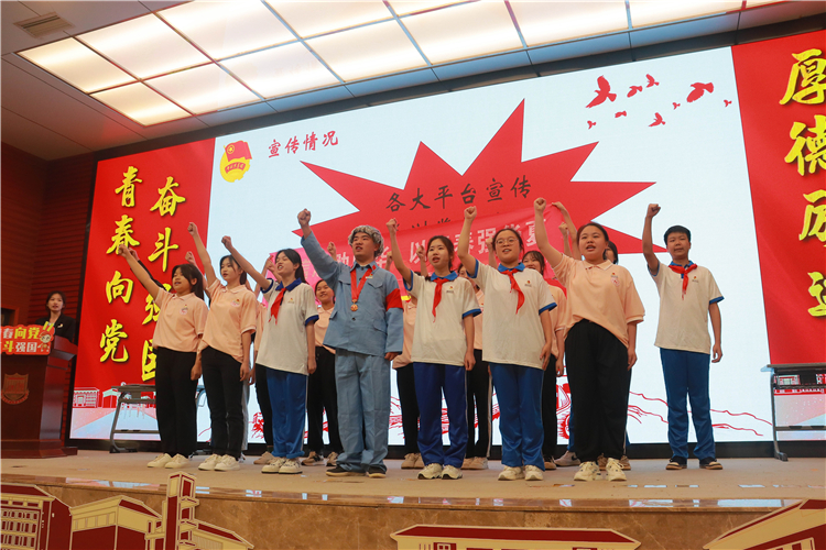 20220424 2021-2022学年团支部立项成果汇报暨十佳活力团支部表彰外语系2021级英语第1团支部 谢宁静摄.jpg
