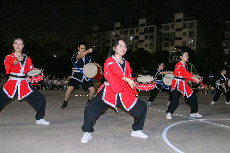 外语系太鼓表演 曹奥强摄.jpg