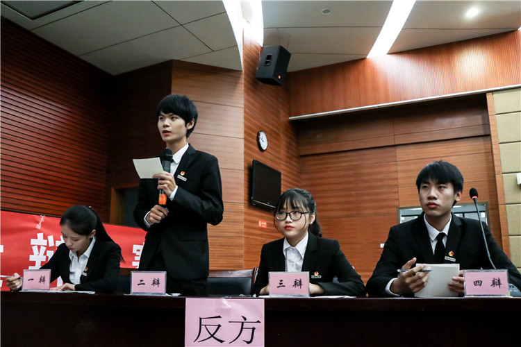 20181021 辩论比赛现场同学们进行激烈的辩论 罗钰龙摄 (3).jpg