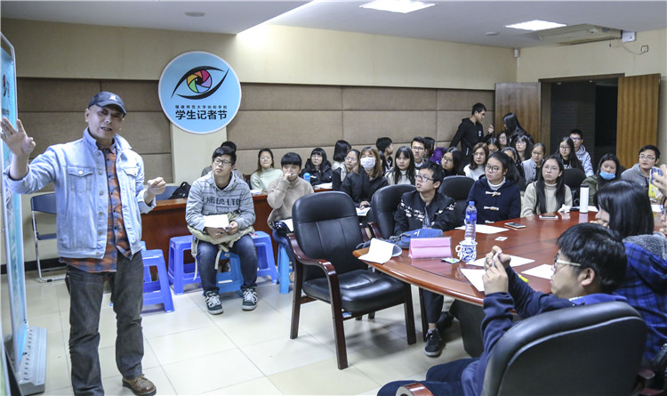 20161207福建日报摄影记者林辉现场讲座 叶晓晖 (3).jpg