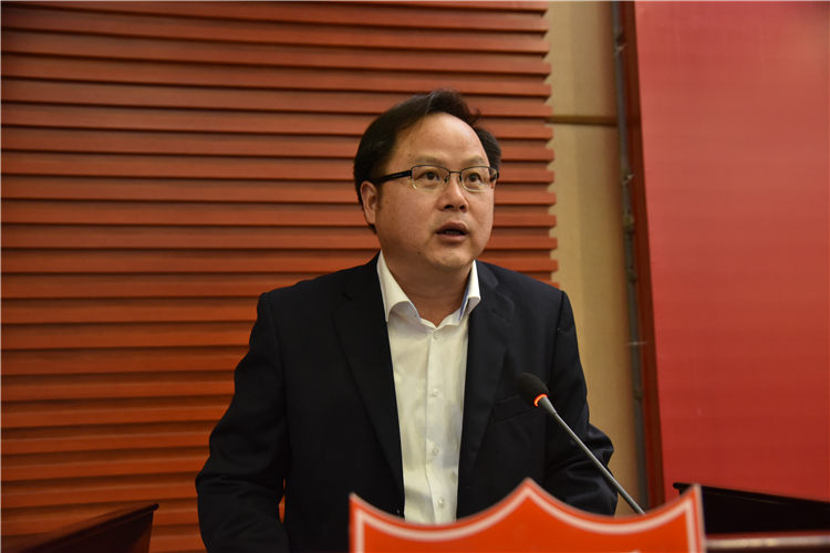 20180103院长张华荣宣读获奖名单 杨竞雯 (1).JPG