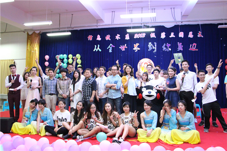 20160523我院信计学子举办年级晚会 用电路板制作创意邀请函 周燕霞摄 (5).JPG