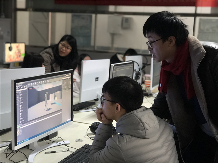 20180203信息技术系:考察VR技术 探索十九大精神创新宣传途径-编辑 (2).jpg