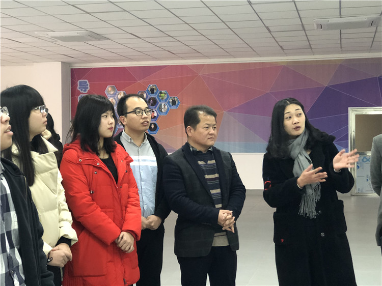 20180203信息技术系:考察VR技术 探索十九大精神创新宣传途径-编辑 (6).jpg