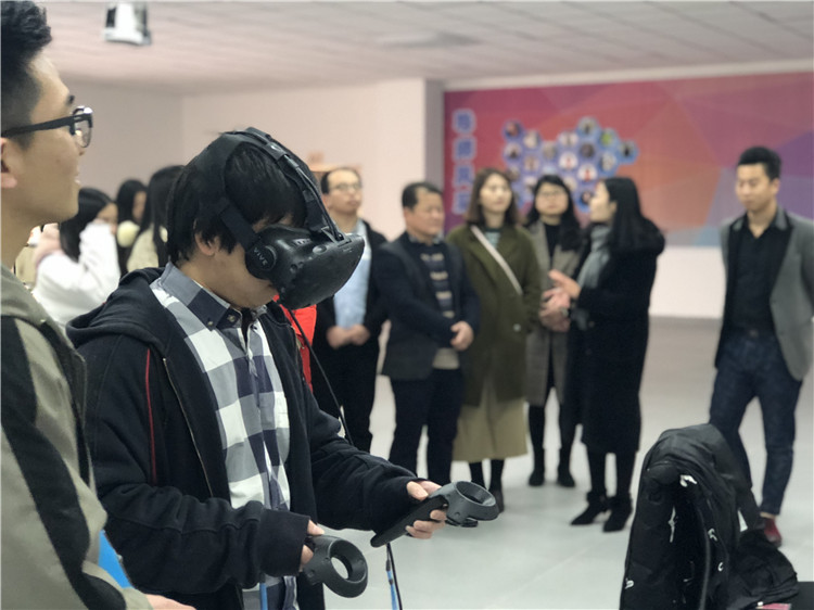 20180203信息技术系:考察VR技术 探索十九大精神创新宣传途径-编辑 (5).jpg