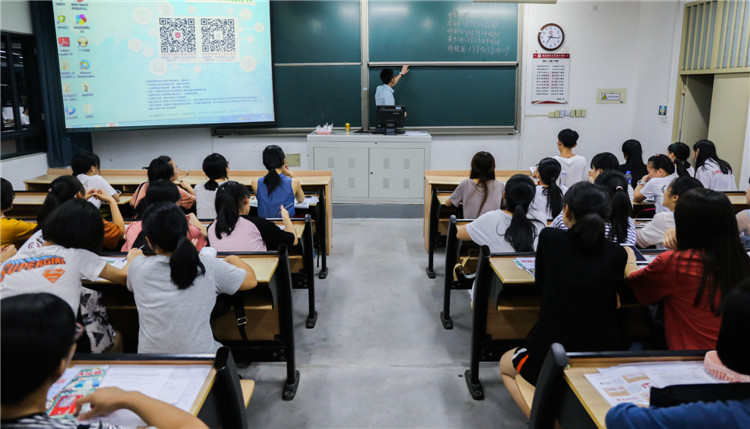 20170916辅导员专题 图为黄导晚点 叶晓晖.JPG