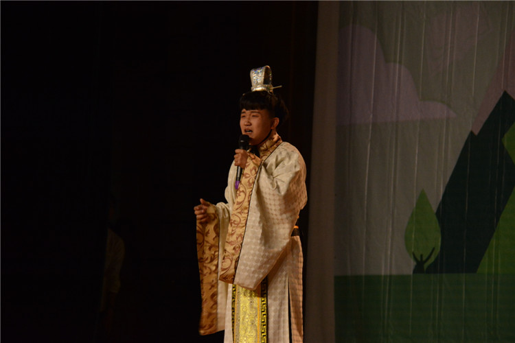 游加宝身着古代服饰演绎商鞅 陈可涵 摄.JPG