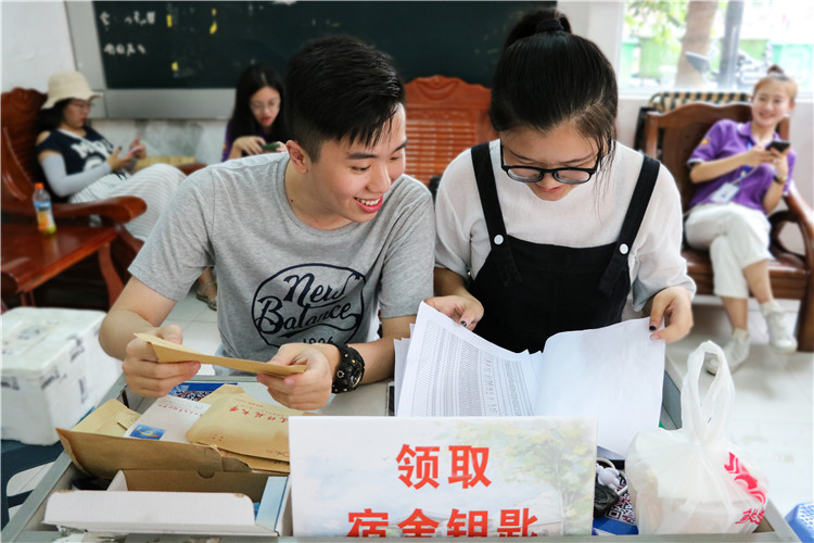 20180915 工作人员始终坚守在工作场地 吴茹冰摄.JPG