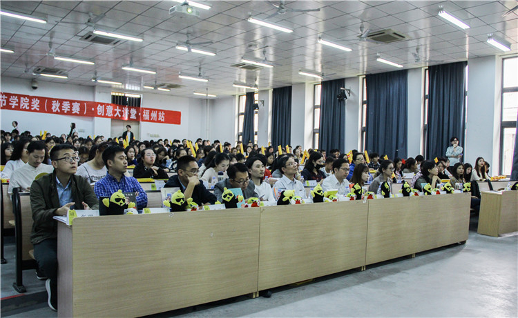 就座的老师领导 邱迎银 摄.jpg
