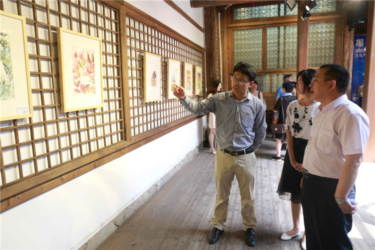 20170518 振鹭于飞作品展 院领导参观展览 叶晓晖 (1).jpg