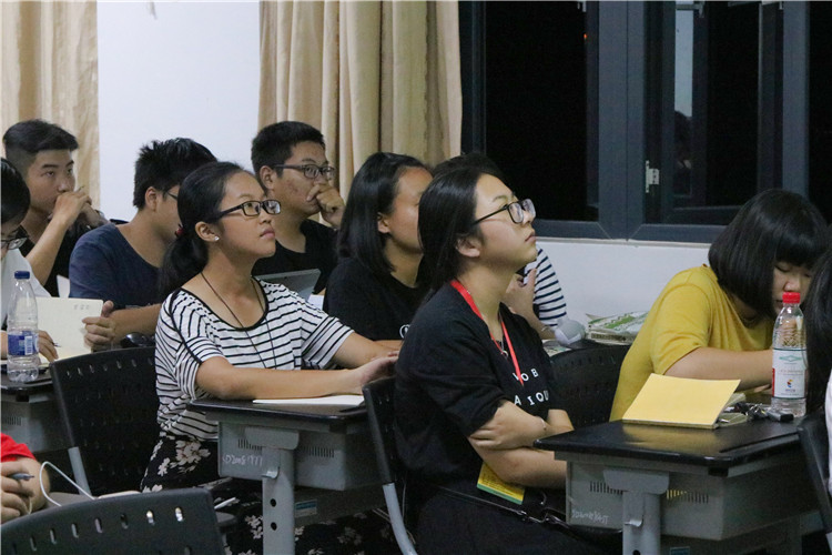 20171011同学们听讲时一脸专注林小毳.JPG
