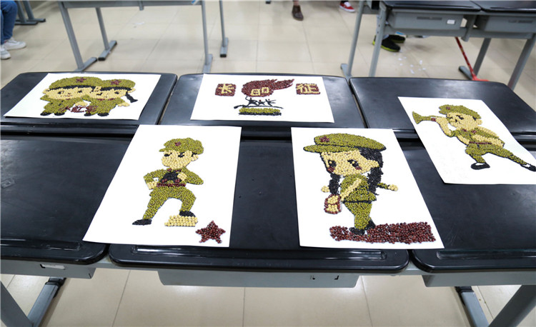 同学们展示作品 (1).jpg