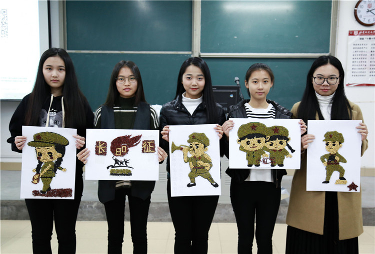 同学们展示作品 (2).JPG