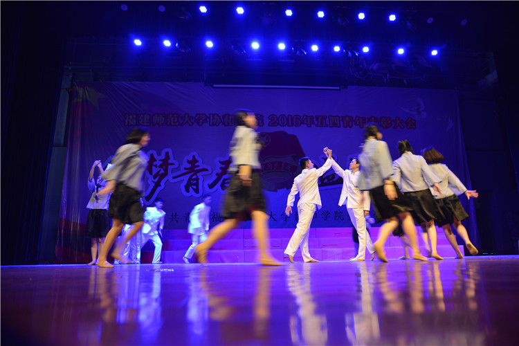 20160518我院举行2016年五四青年表彰大会 杨竞雯 (4).JPG