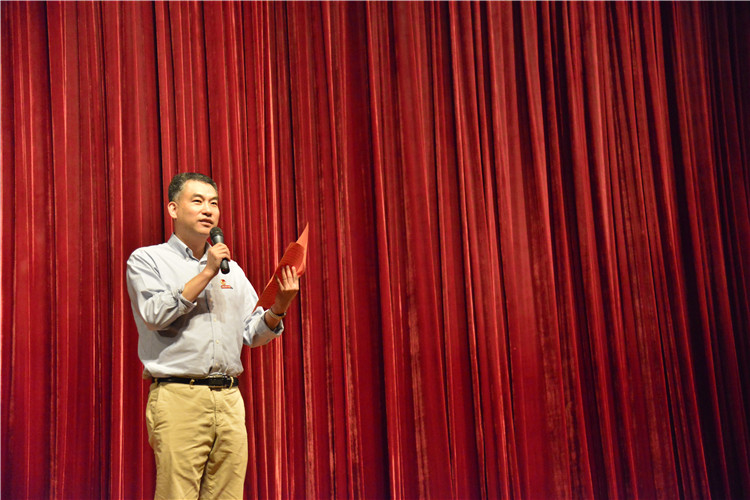 20160518我院举行2016年五四青年表彰大会 杨竞雯 (1).jpg
