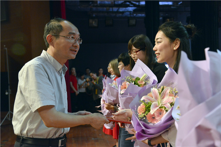 20160518我院举行2016年五四青年表彰大会 杨竞雯 (5).JPG
