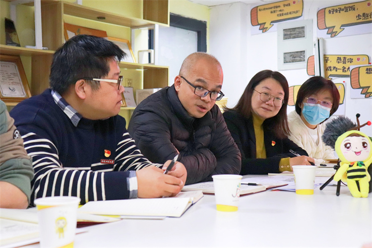 20211207院党委常务副书记应贵勇对话学生记者共话新闻宣传工作 (2).jpg