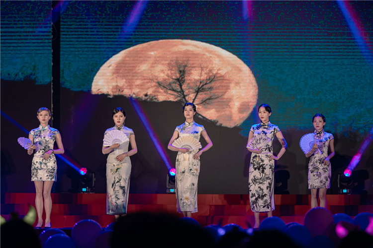 院女生部《一树芳华》.jpg