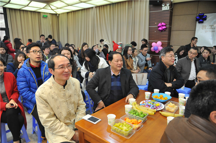 20151230我院举办游园会缤纷活动喜迎新年 (17) - 副本.JPG