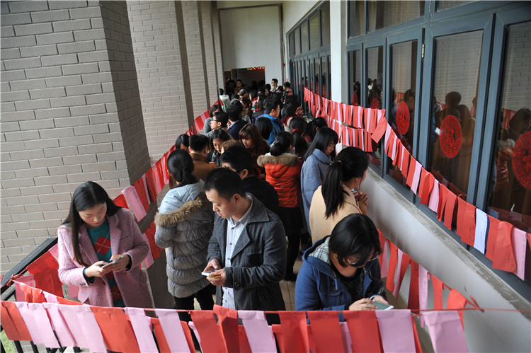 20151230我院举办游园会缤纷活动喜迎新年 (2) - 副本.JPG