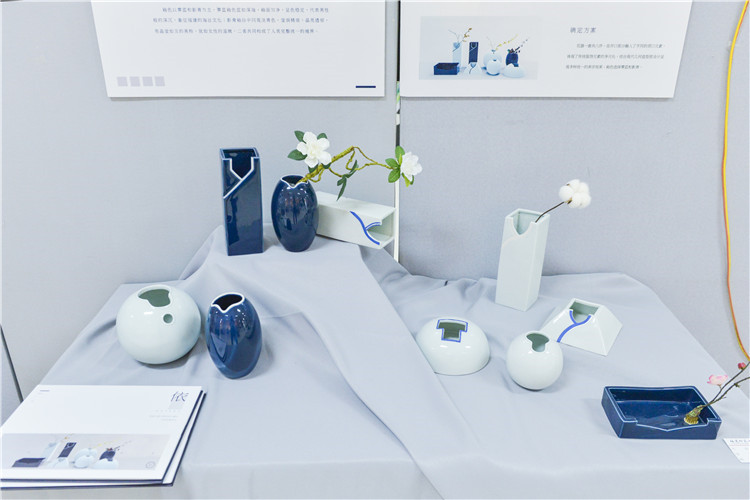 《依》李梓闻.JPG