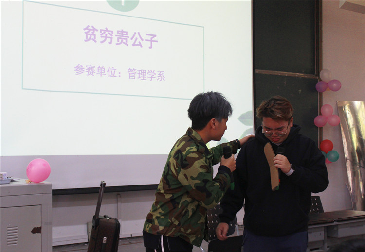 20180418管理学系 《贫穷贵公子》男主最后向父亲坦白承认错误 袁霞.JPG