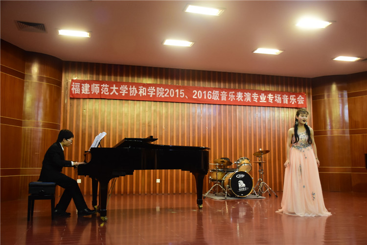 女声独唱《金梭和银梭》.jpg