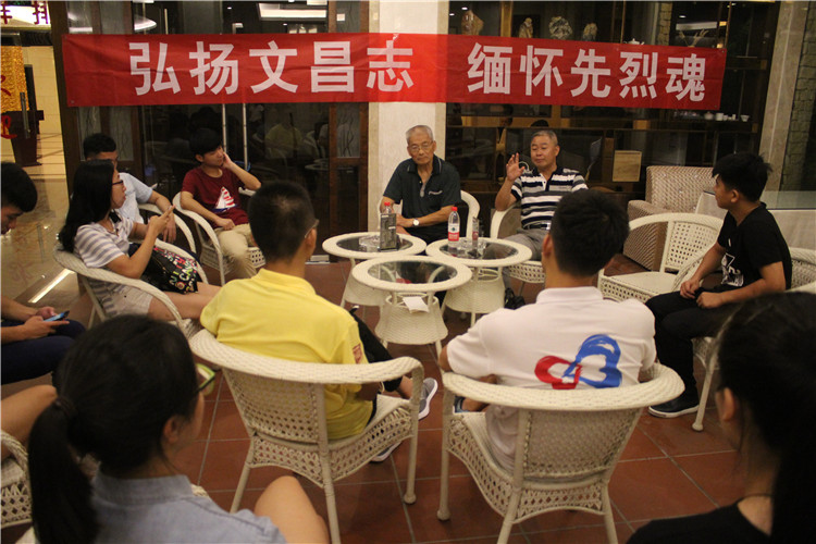 经济与法学系学生听谷文昌书记通讯员朱财茂口述历史.JPG