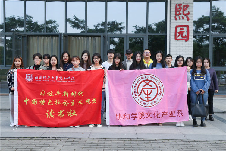 文化产业系开展进课堂、进食堂、进宿舍的“三进”宣讲新思想活动.jpg