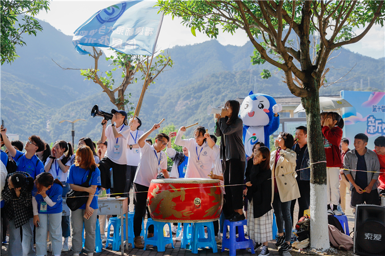 20201111 环校跑 信息技术系观众加油 鲁雅怡摄.jpg