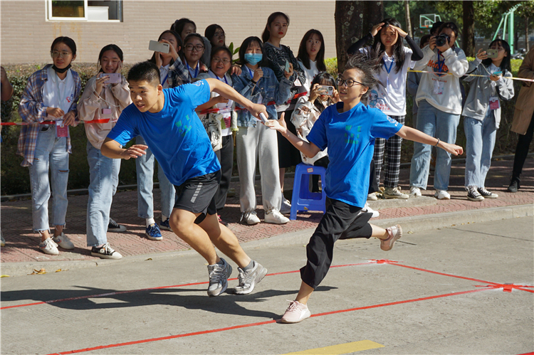 20201111 环校跑 信息技术系 林剑涛摄.jpg