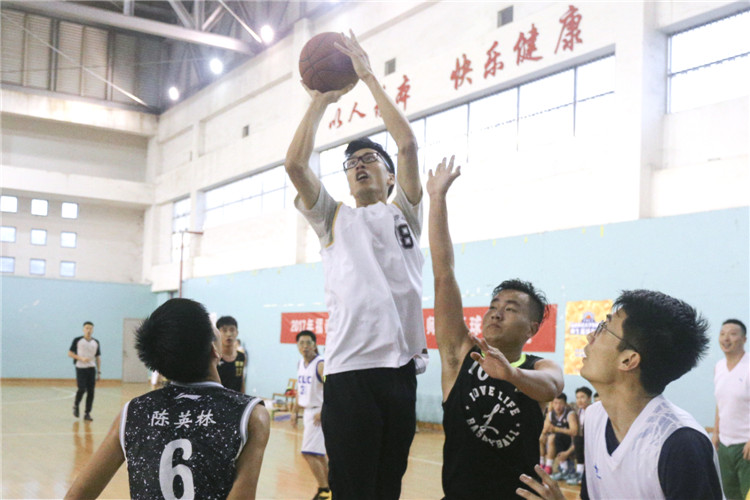 20170419师生篮球赛 叶晓晖 (14).JPG