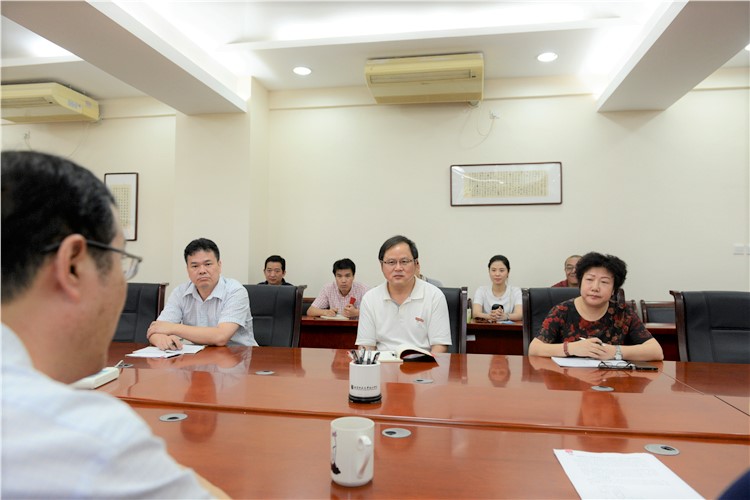 20180710福建师范大学领导带队莅院检查指导防御台风工作 (3).jpg