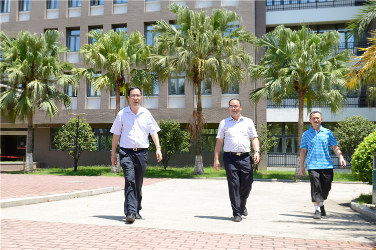20180710福建师范大学领导带队莅院检查指导防御台风工作 (4)1.jpg