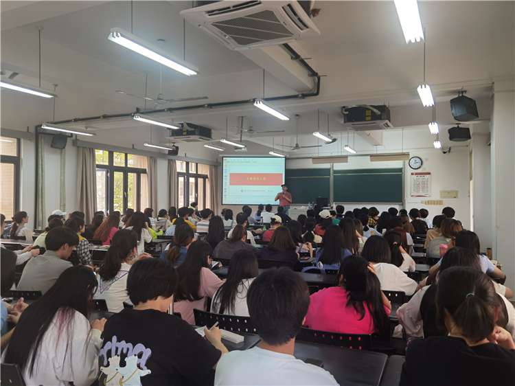 20210601厦门大学黄合水教授莅临文化产业系讲学.jpg