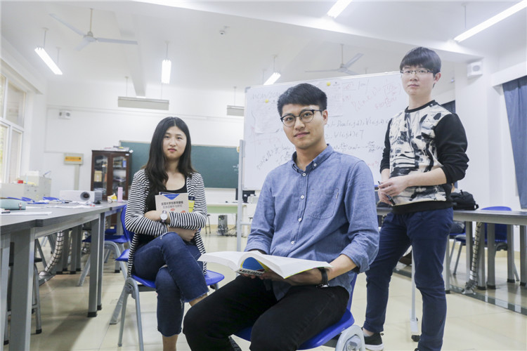 20170413信息技术系学子获美国大学生数学建模竞赛二等奖1.JPG