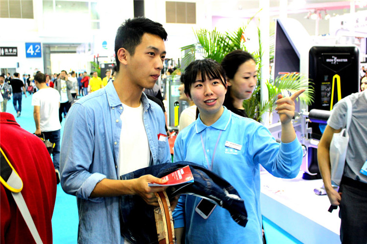 20160425国际商学系学子服务体博会 八天时间获好评1.JPG