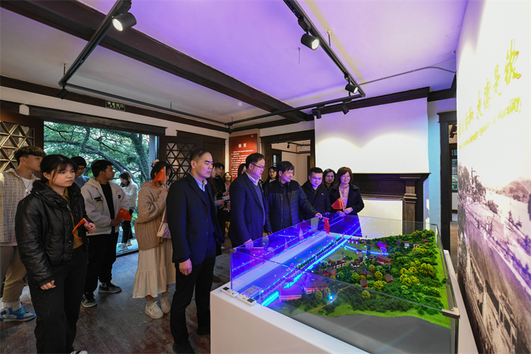 20220110 国际教育学院开展“坚守初心牢记百年历史,踔厉奋进不忘强国有我”社会实践活动5 (2).jpg